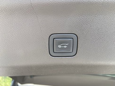 Used 2023 GMC Yukon XL Denali w/ Advanced Technology Package image 31