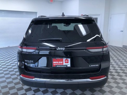 Used 2023 Jeep Grand Cherokee Laredo image 14