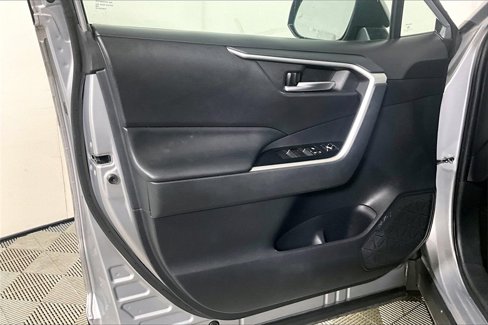 Used 2019 Toyota RAV4 XLE image 23
