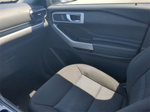 Used 2022 Ford Explorer XLT image 6