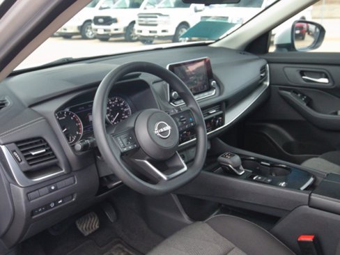 Used 2024 Nissan Rogue SV image 15