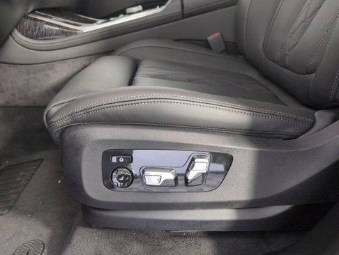 New 2026 BMW X7 M60i image 11