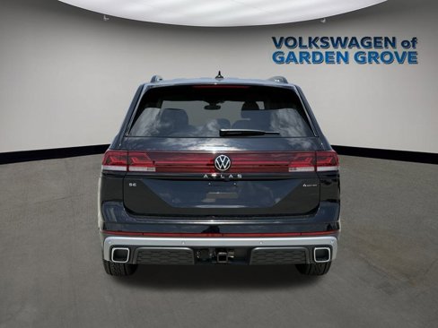 New 2025 Volkswagen Atlas Peak Edition SE image 9