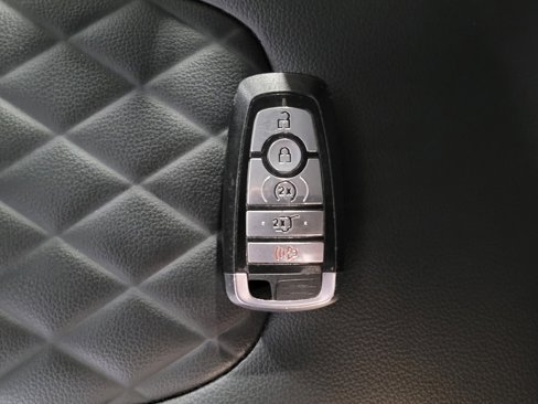 Used 2024 Ford Edge Titanium image 32