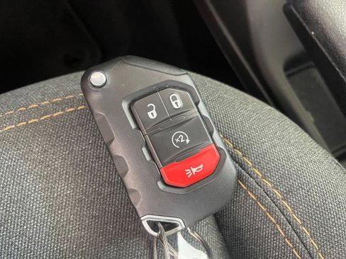 Used 2025 Jeep Wrangler Sahara image 22