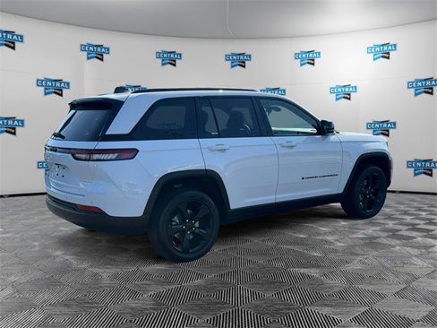 Certified 2023 Jeep Grand Cherokee Altitude image 6