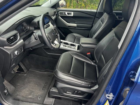 Used 2022 Ford Explorer XLT w/ Equipment Group 202A image 9