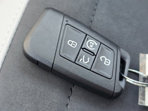 New 2025 Volkswagen Taos SE image 27