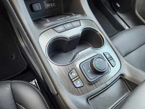Used 2023 GMC Acadia SLT w/ Technology Package image 24