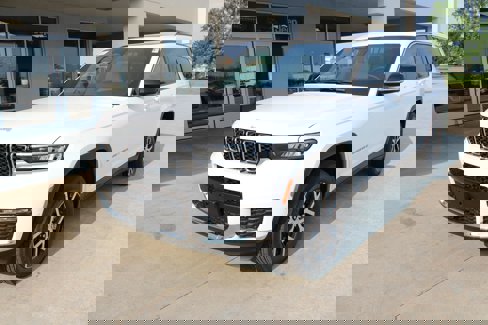 New 2025 Jeep Grand Cherokee L Limited image 2