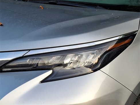 Used 2024 Toyota Sienna XLE image 6