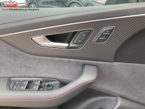 New 2025 Audi RS Q8 performance image 14