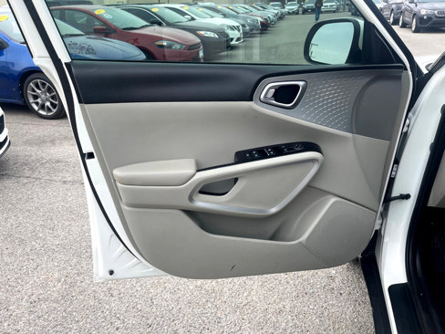 Used 2021 Kia Soul LX image 10