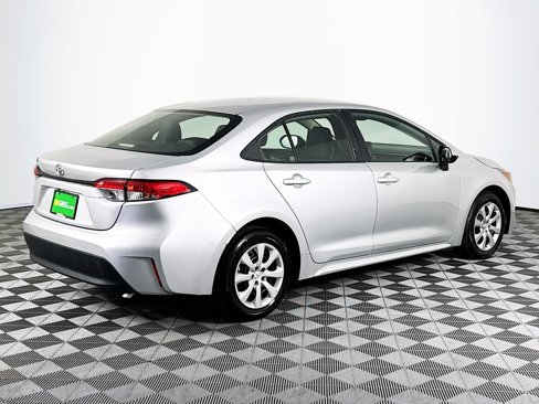 Used 2025 Toyota Corolla LE image 10