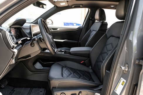 Used 2024 Volkswagen Atlas Cross Sport SE w/ Panoramic Sunroof Package image 3