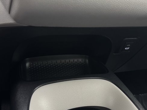 Certified 2025 Toyota Corolla LE image 9