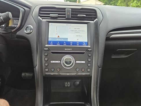 Used 2020 Ford Fusion Titanium image 17