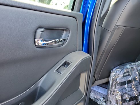Used 2025 Nissan Frontier PRO-4X image 13