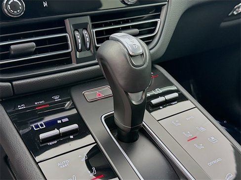 Used 2023 Porsche Macan Turbo image 14