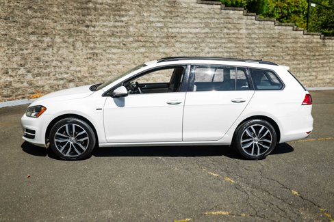 Used 2016 Volkswagen Golf Limited Edition image 9