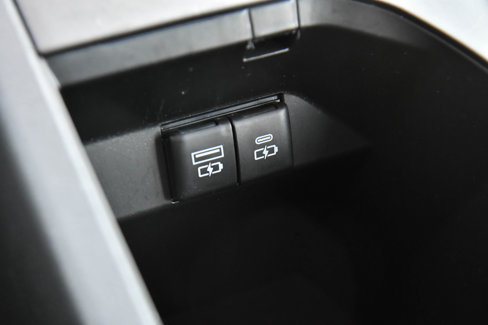 Used 2024 Toyota Camry SE image 27