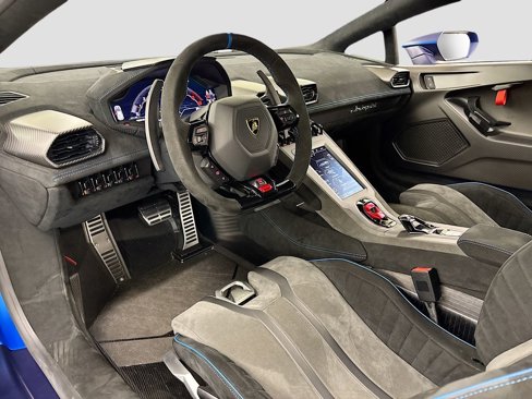 Used 2024 Lamborghini Huracan STO image 9