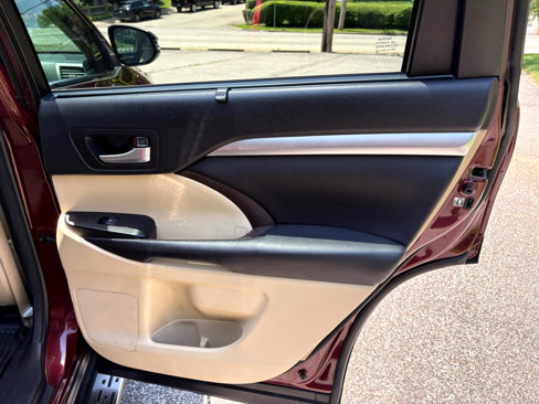 Used 2017 Toyota Highlander XLE image 16
