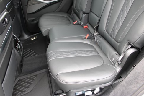 New 2026 BMW X7 M60i image 24