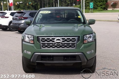 Used 2024 Nissan Frontier SV w/ SV Convenience Package image 2