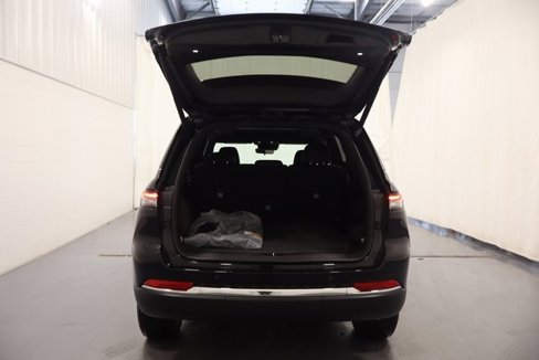 New 2025 Jeep Grand Cherokee Limited image 18