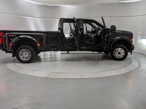 Certified 2025 Ford F450 Platinum w/ FX4 Off-Road Package image 8