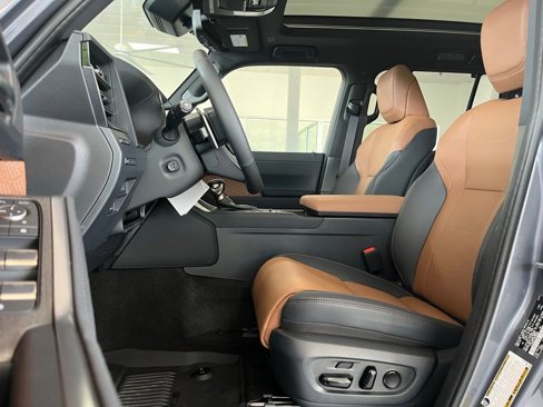 Used 2025 Lexus GX 550 image 11