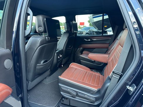Used 2023 GMC Yukon Denali Ultimate image 10
