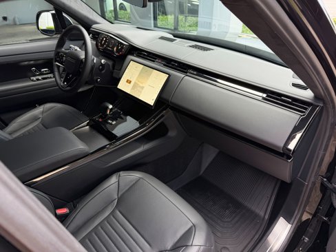 Used 2024 Land Rover Range Rover Sport image 24