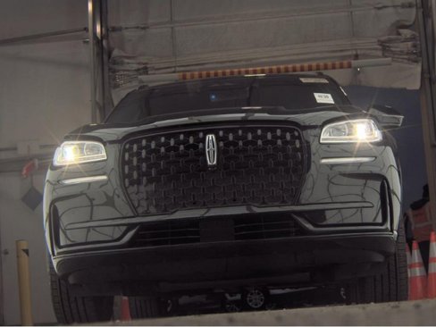 Used 2025 Lincoln Corsair Grand Touring w/ Equipment Group 301A image 3