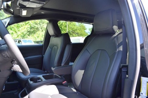 New 2026 Chrysler Pacifica Select image 15