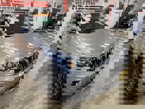 Used 2020 Jeep Grand Cherokee Limited w/ Luxury Group II image 4