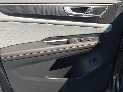 New 2025 Volkswagen Atlas Peak Edition SE image 18