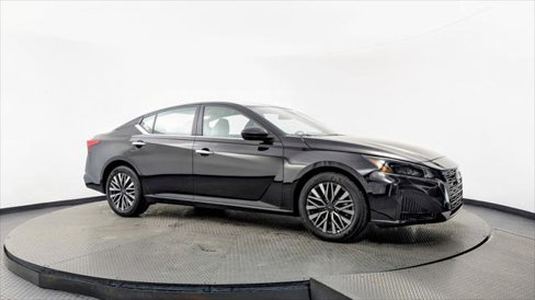 Used 2025 Nissan Altima 2.5 SV image 11