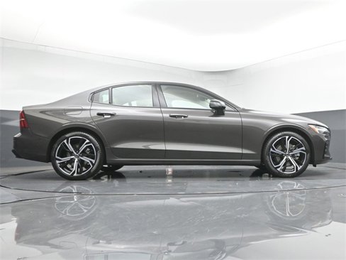 Used 2025 Volvo S60 B5 Plus w/ Protection Package Premier image 38