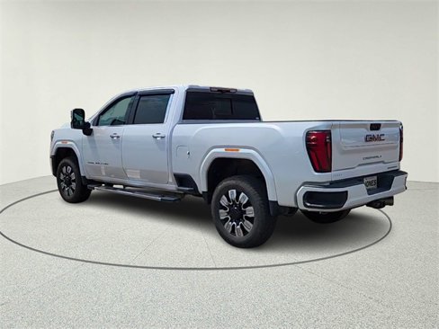Used 2024 GMC Sierra 3500 Denali w/ Technology Package image 5