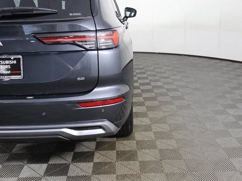 New 2025 Mitsubishi Outlander SE image 17