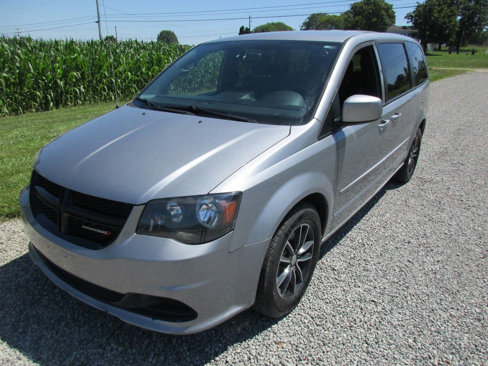 Used 2015 Dodge Grand Caravan SE image 1
