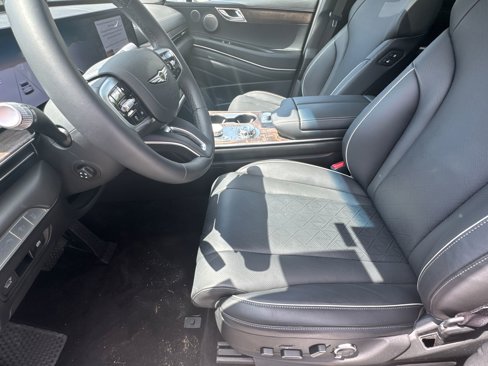 Used 2025 Genesis GV80 2.5T Prestige image 9