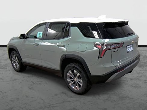 New 2026 Chevrolet Equinox LT w/ Convenience Package II image 2