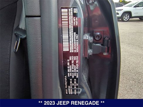 New 2023 Jeep Renegade Latitude w/ Premium Group image 31