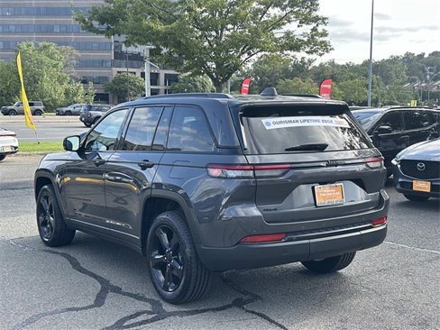 Used 2023 Jeep Grand Cherokee Altitude image 4