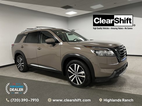 Used 2024 Nissan Pathfinder Platinum image 1