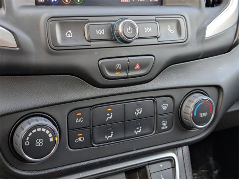Used 2024 GMC Terrain SLE image 18