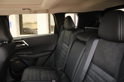 New 2025 Mitsubishi Outlander SE image 13